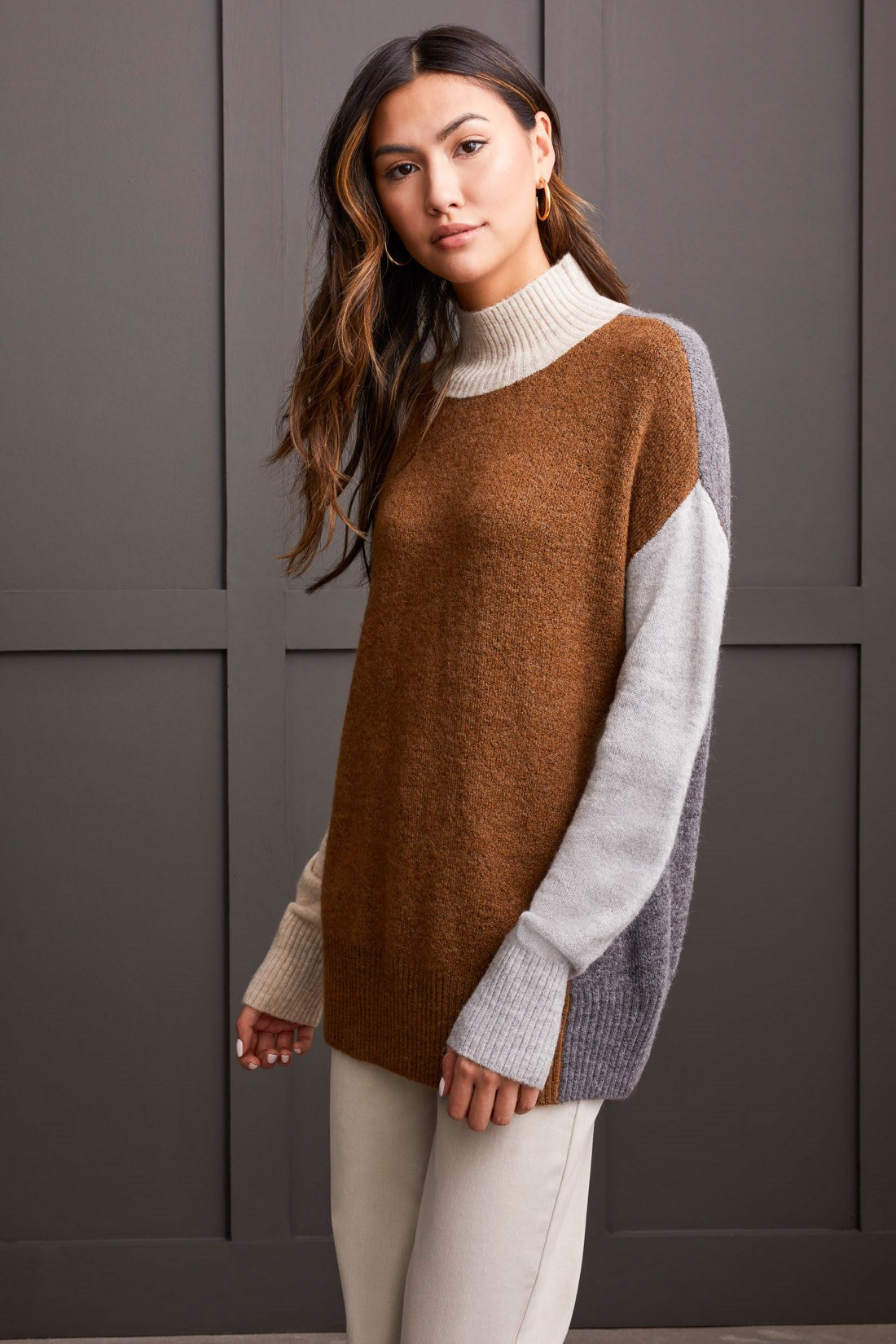 MOCK NECK COLORBLOCK SWEATER